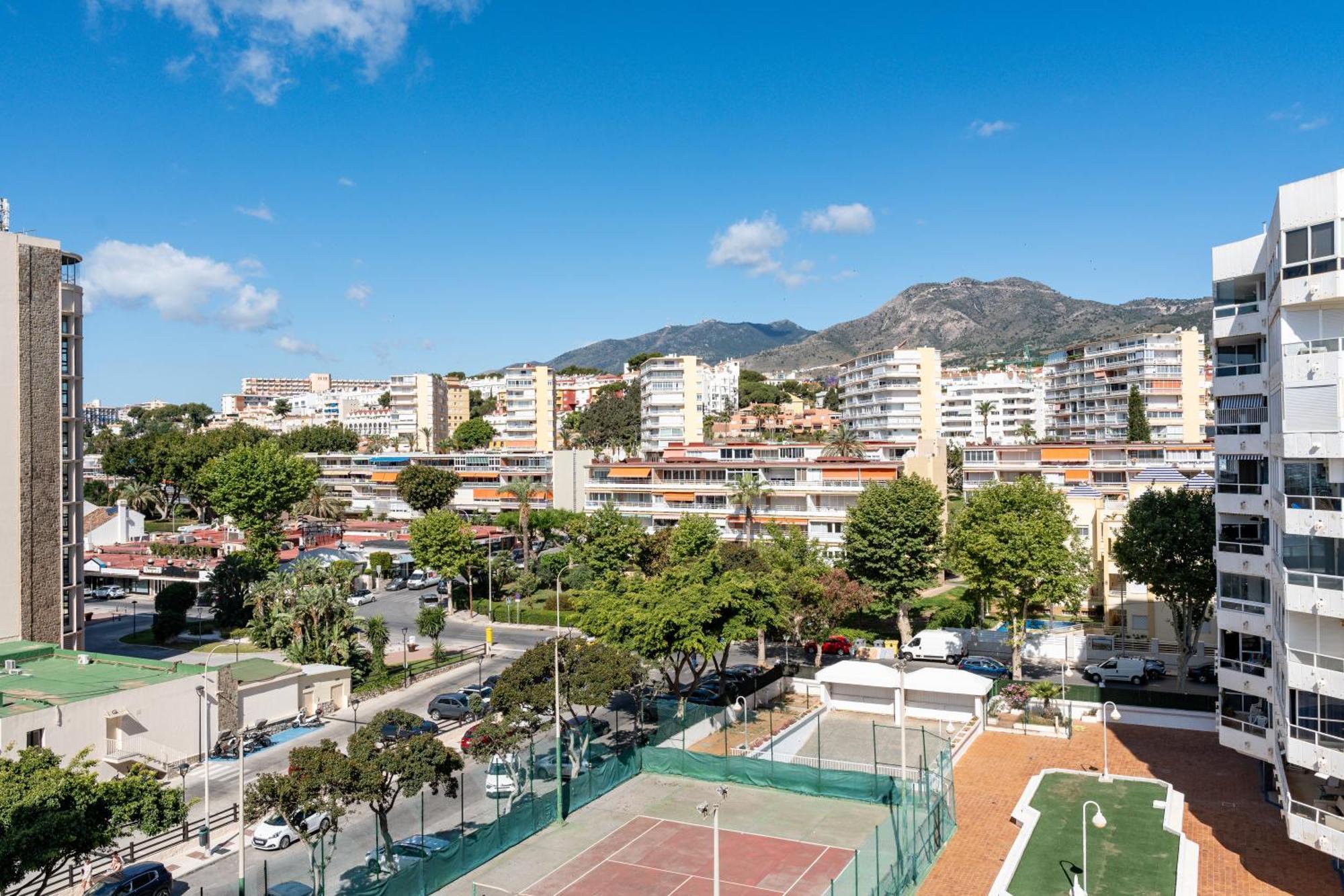 Апартаменты Tropico Carihuela View & Parking Торремолинос Экстерьер фото