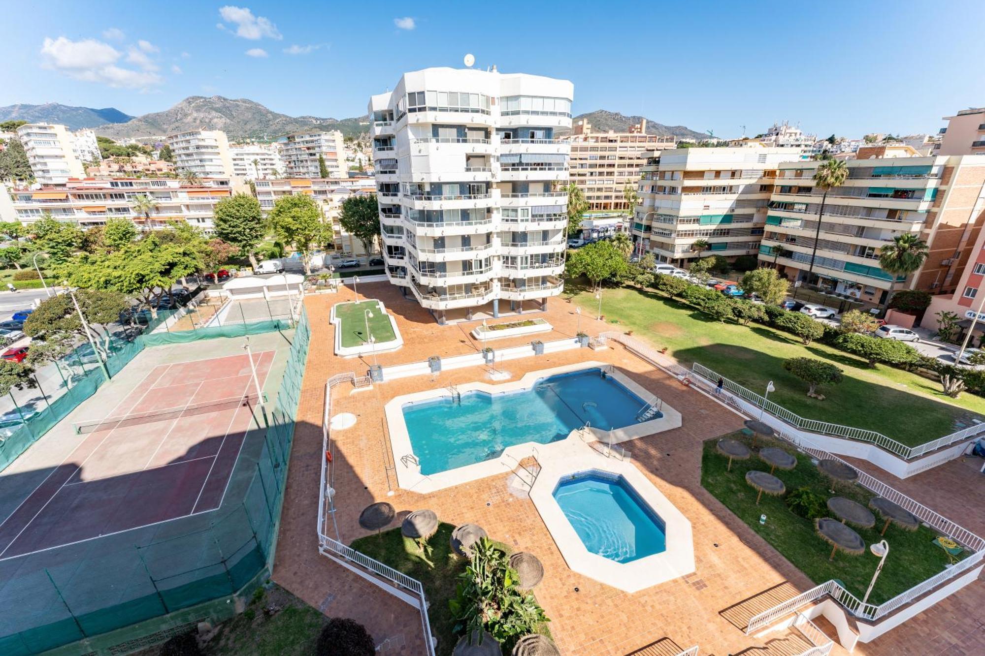 Апартаменты Tropico Carihuela View & Parking Торремолинос Экстерьер фото