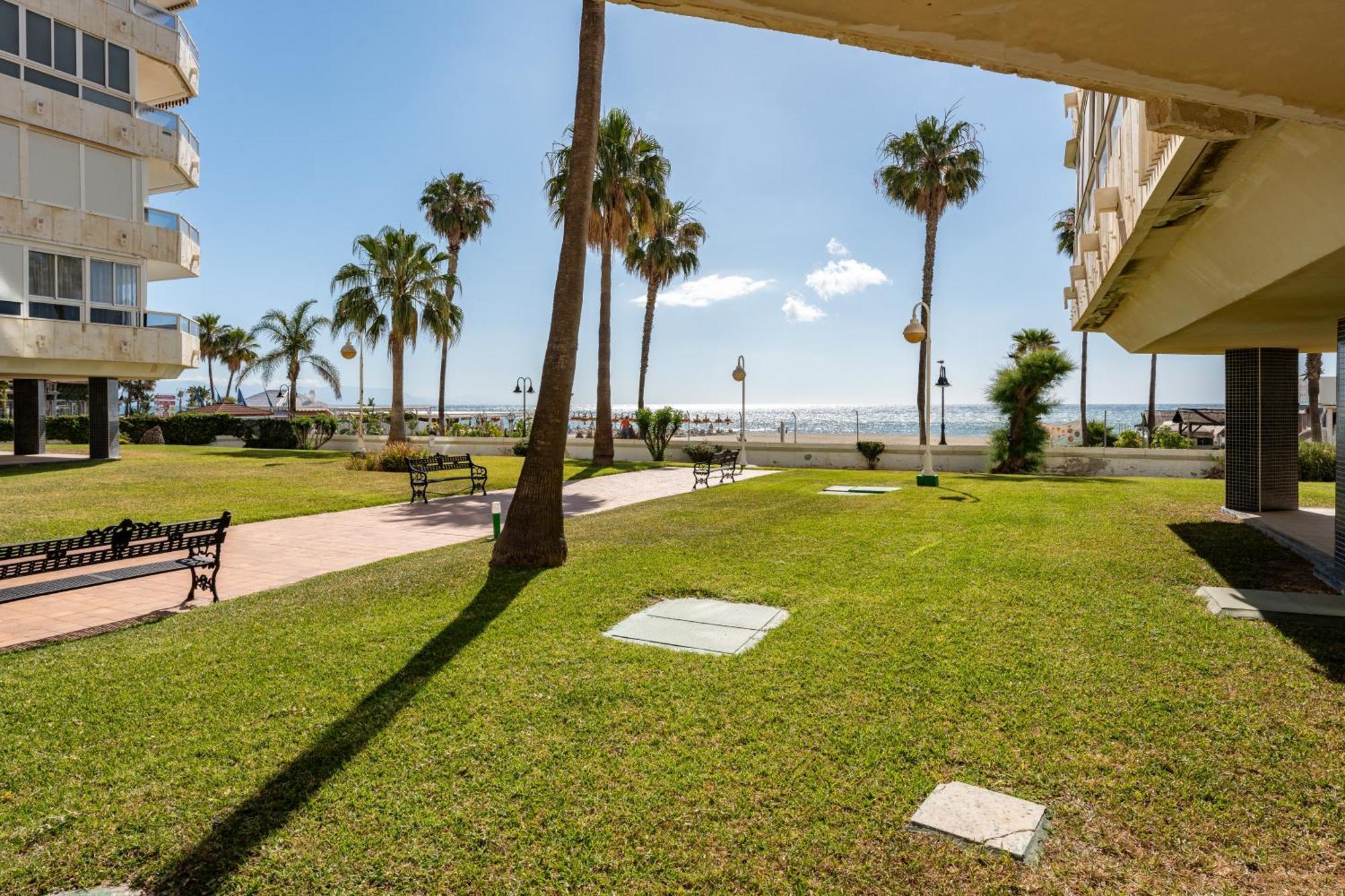 Апартаменты Tropico Carihuela View & Parking Торремолинос Экстерьер фото